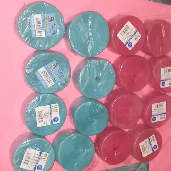 Crepe Streamers - Picture 2 of 3